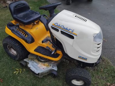 Cub Cadet LT 1042 Ride-On Mower
